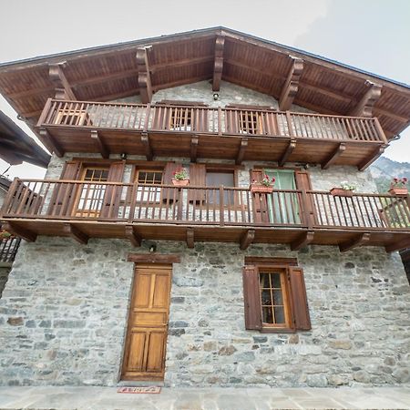 Silou Retreat Hotel Champdepraz Bagian luar foto