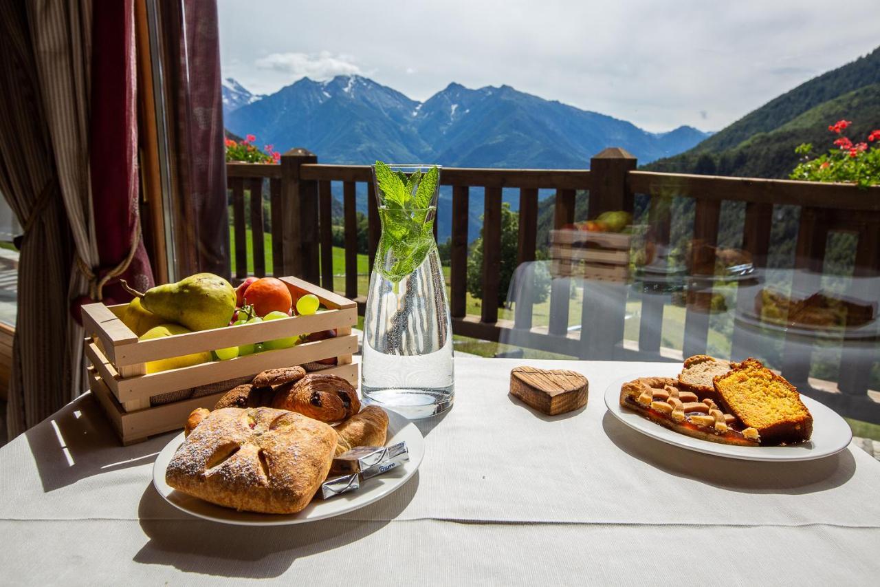 Silou Retreat Hotel Champdepraz Bagian luar foto