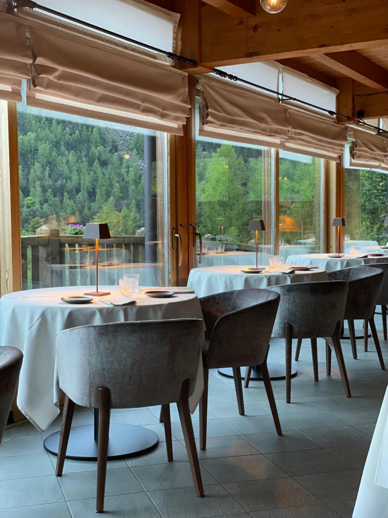 Silou Retreat Hotel Champdepraz Bagian luar foto
