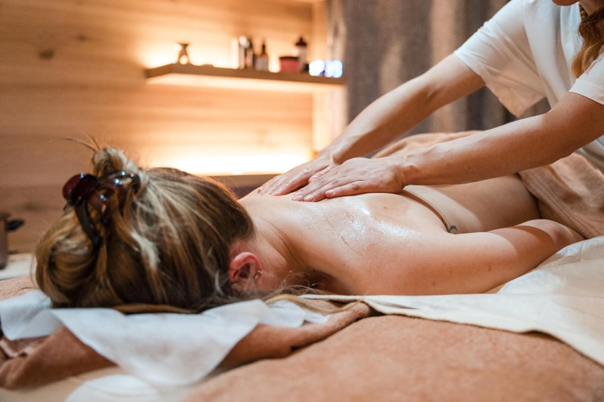 Silou Retreat Hotel Champdepraz Bagian luar foto