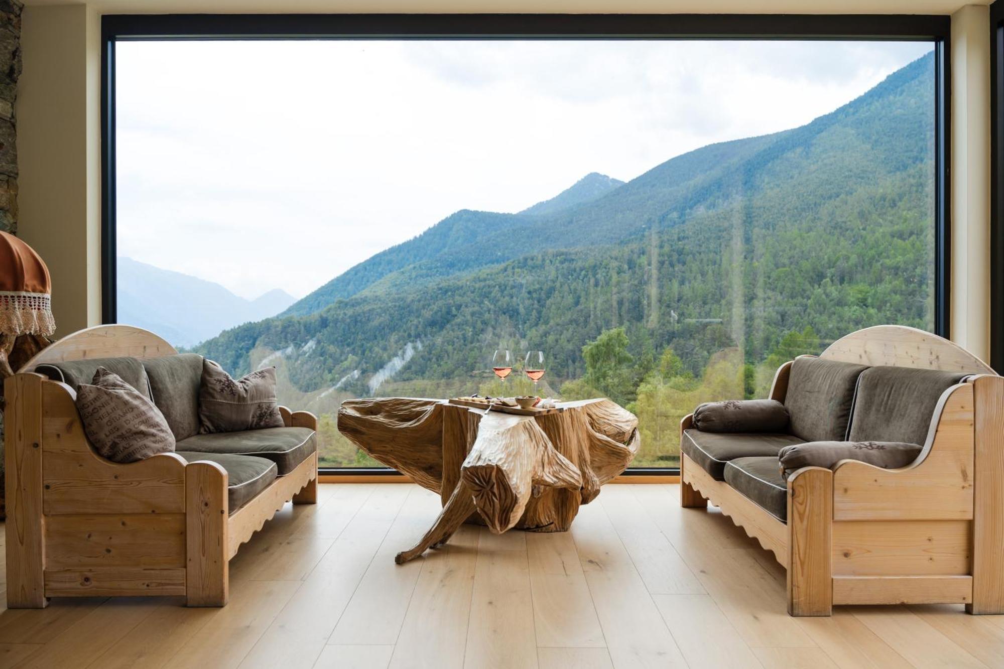 Silou Retreat Hotel Champdepraz Bagian luar foto