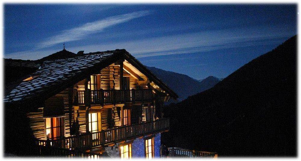 Silou Retreat Hotel Champdepraz Bagian luar foto