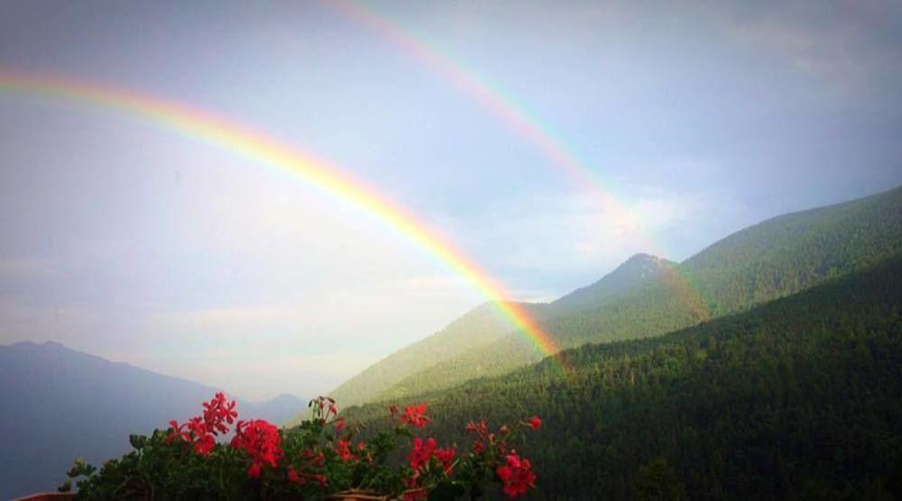 Silou Retreat Hotel Champdepraz Bagian luar foto