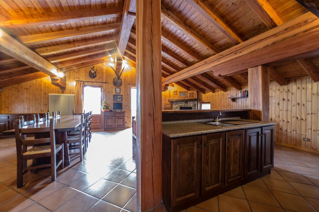Silou Retreat Hotel Champdepraz Bagian luar foto