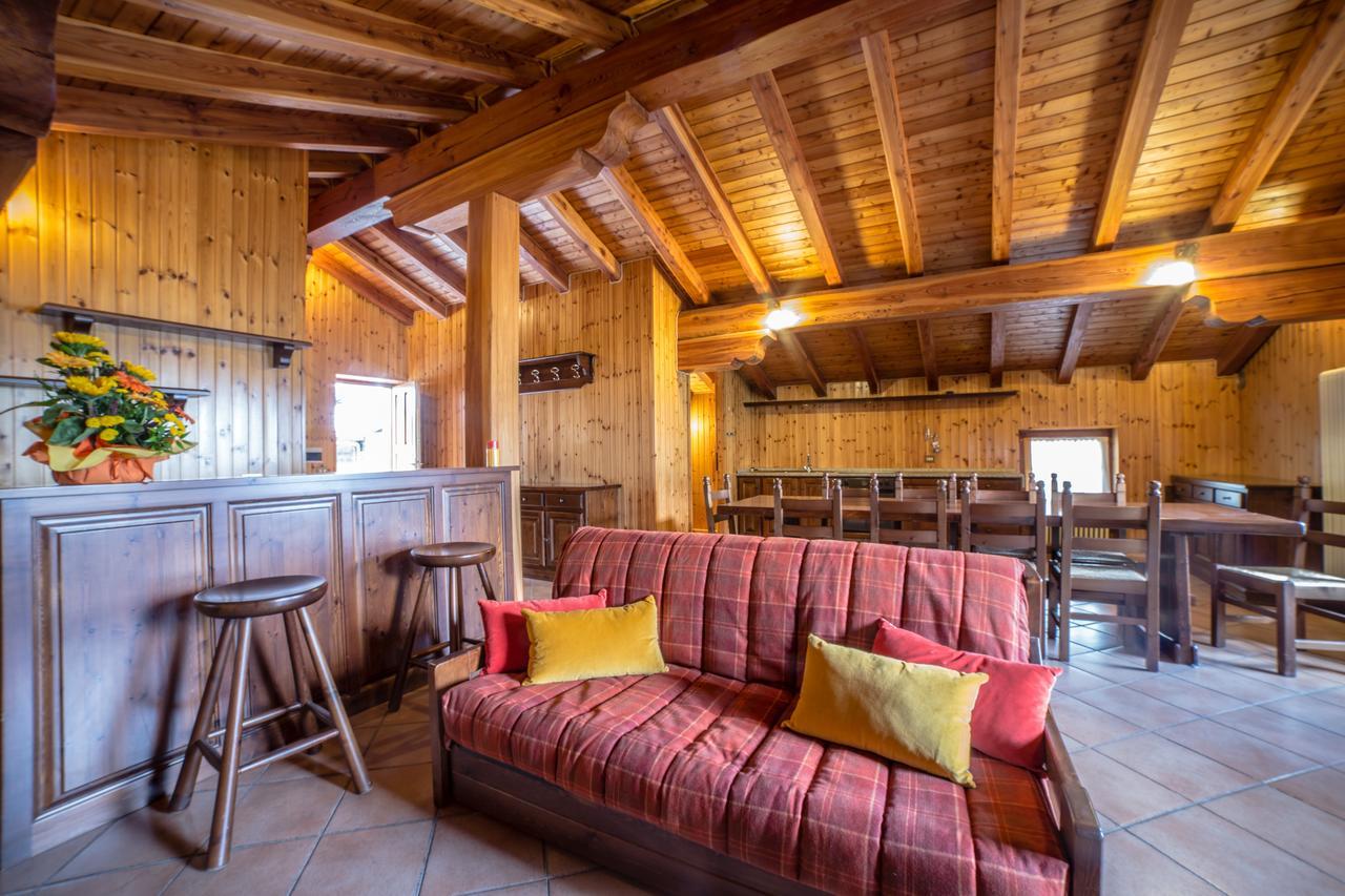Silou Retreat Hotel Champdepraz Bagian luar foto