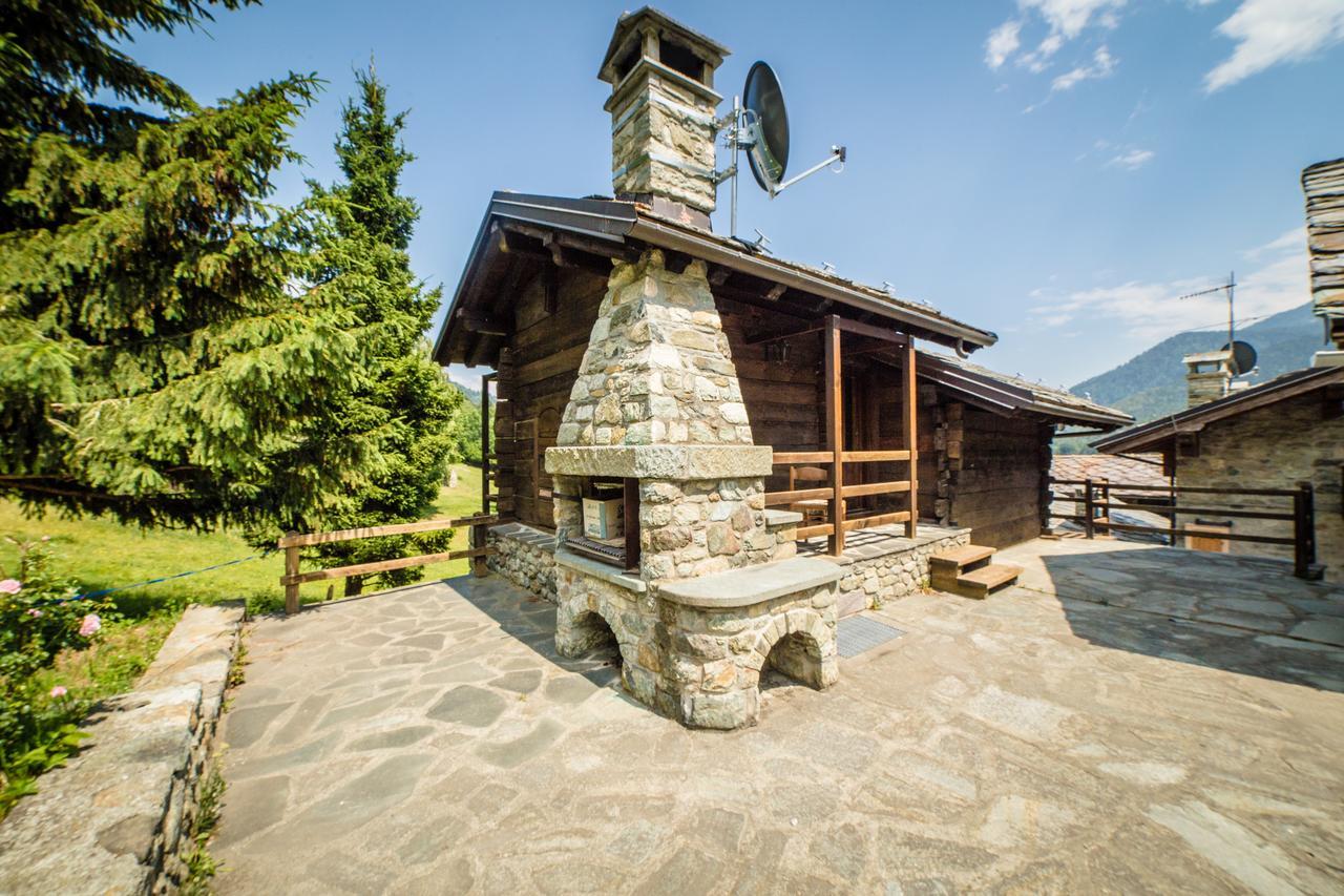 Silou Retreat Hotel Champdepraz Bagian luar foto