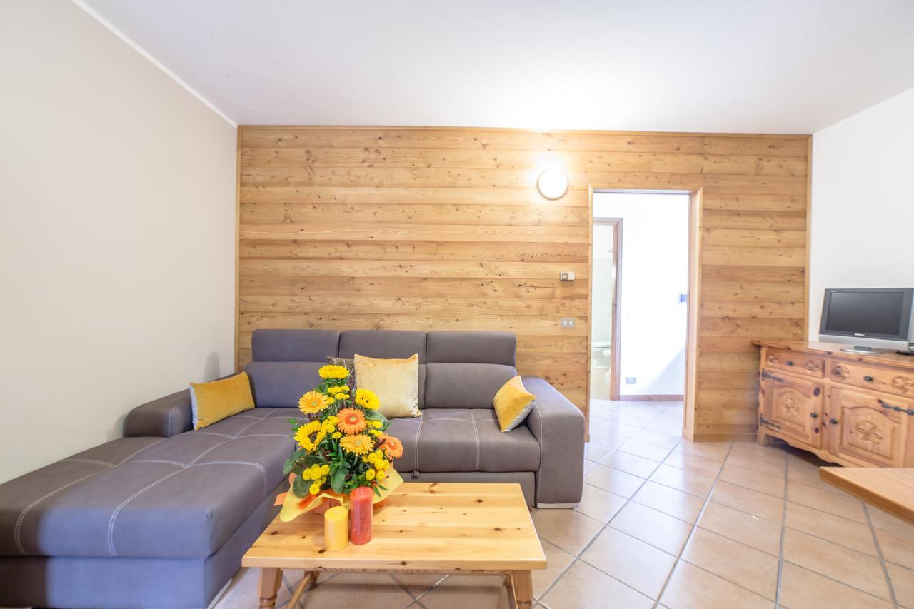 Silou Retreat Hotel Champdepraz Bagian luar foto